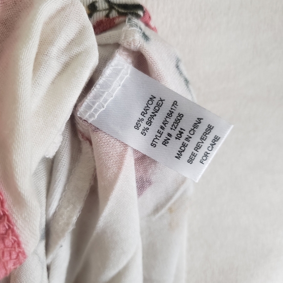 Bundle of 4 Cute Shirts - Picture 9 of 12